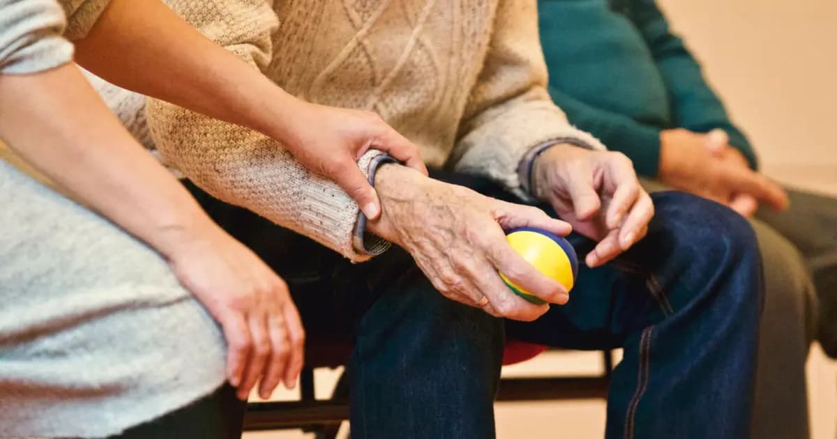 Cuidar a una persona con Alzheimer o demencia en casa: guía 2026